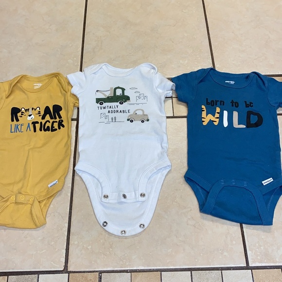 Baby onesie - Picture 2 of 2